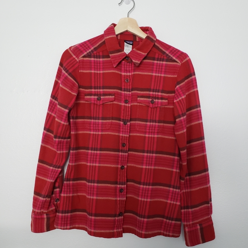 Patagonia button down plaid shirts women M